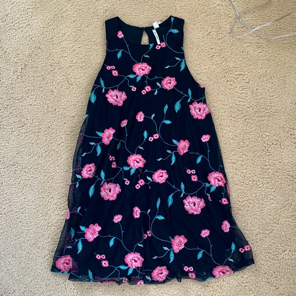 Francesca’s Floral Embroidered Dress NWT